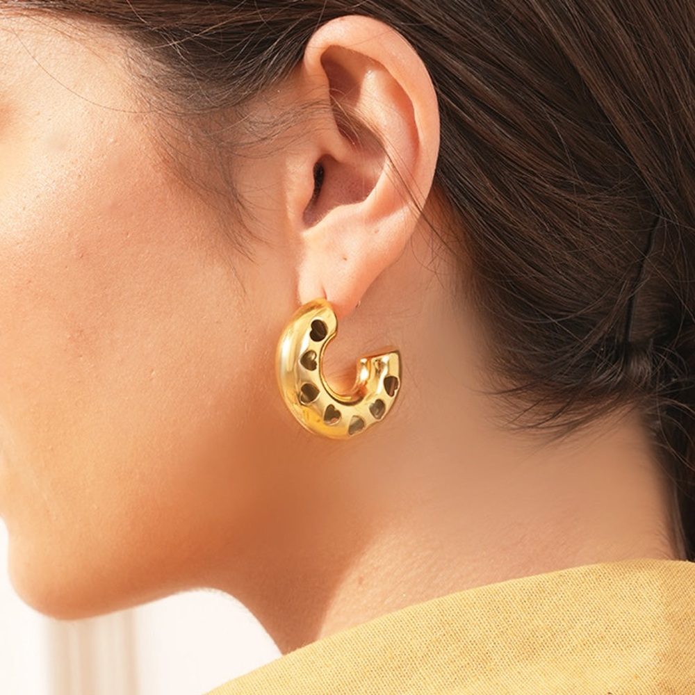 NEW💎18K Gold Plated Hollow Heart Design Chunky Hoop Earrings*